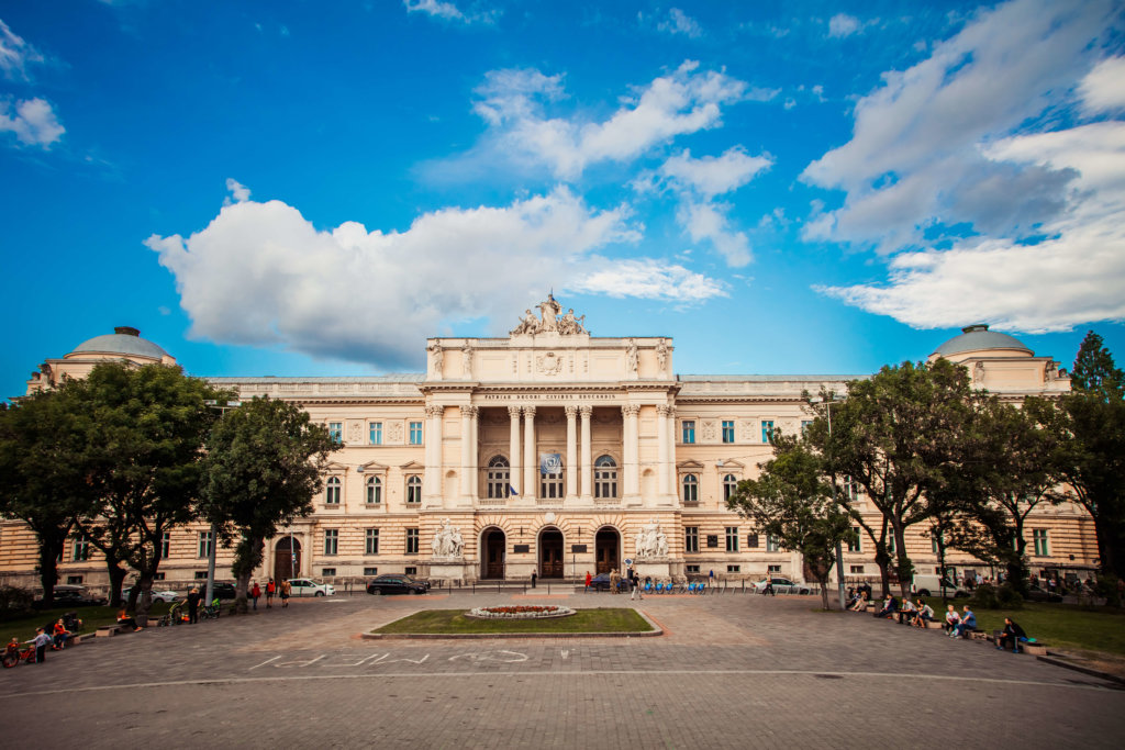 Львівський_національний_університет_ім_Івана_ Франка__shutterstock_1021019044