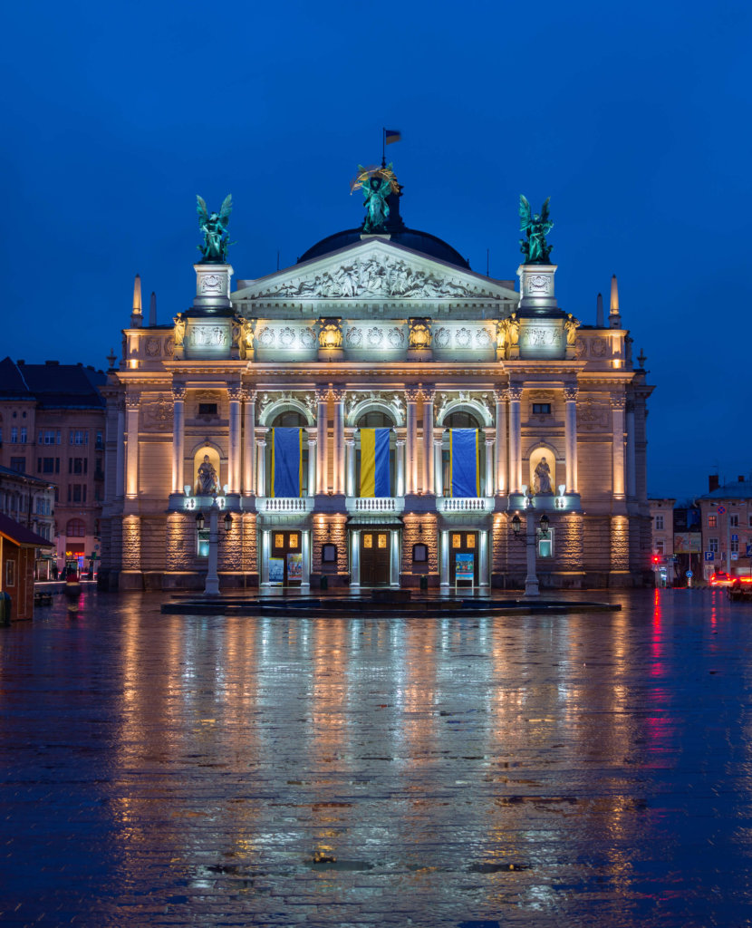 Львівський_театр опери_та_балету_shutterstock_367781759